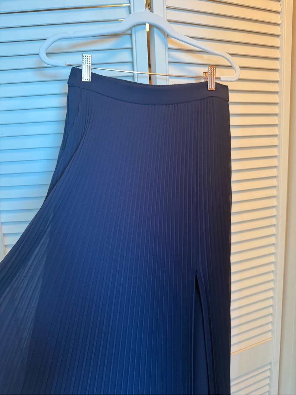Brand- New Luisa Spagnoli Navy Pleated Midi Skirt. Made in Italy